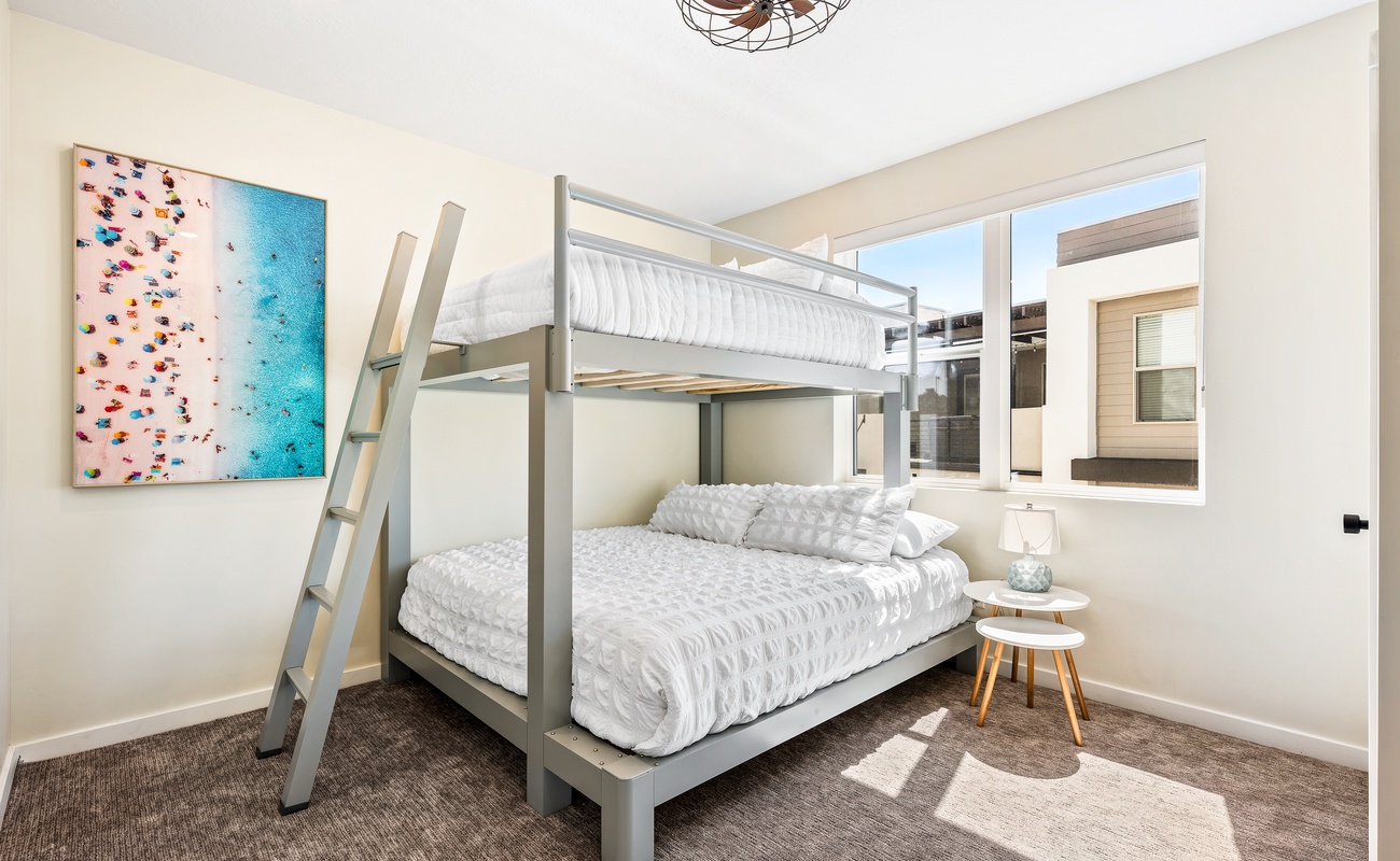 Queen over King bunkbed