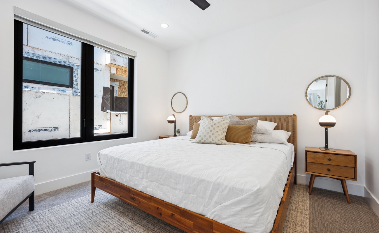 King Bedroom / Attached Bath