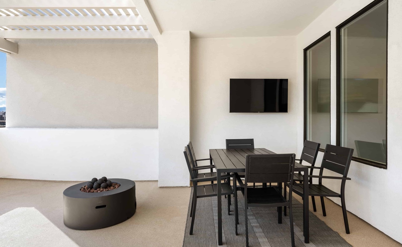 Outdoor Patio, TV, Fire Pit, Private Hot Tub