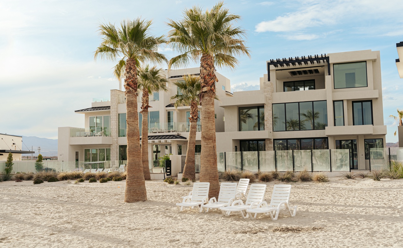 Back Exterior View (Beach & Lagoon Access)