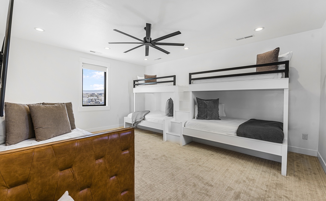 2 Twin/Double Bunks, Twin with Twin Trundle Bed