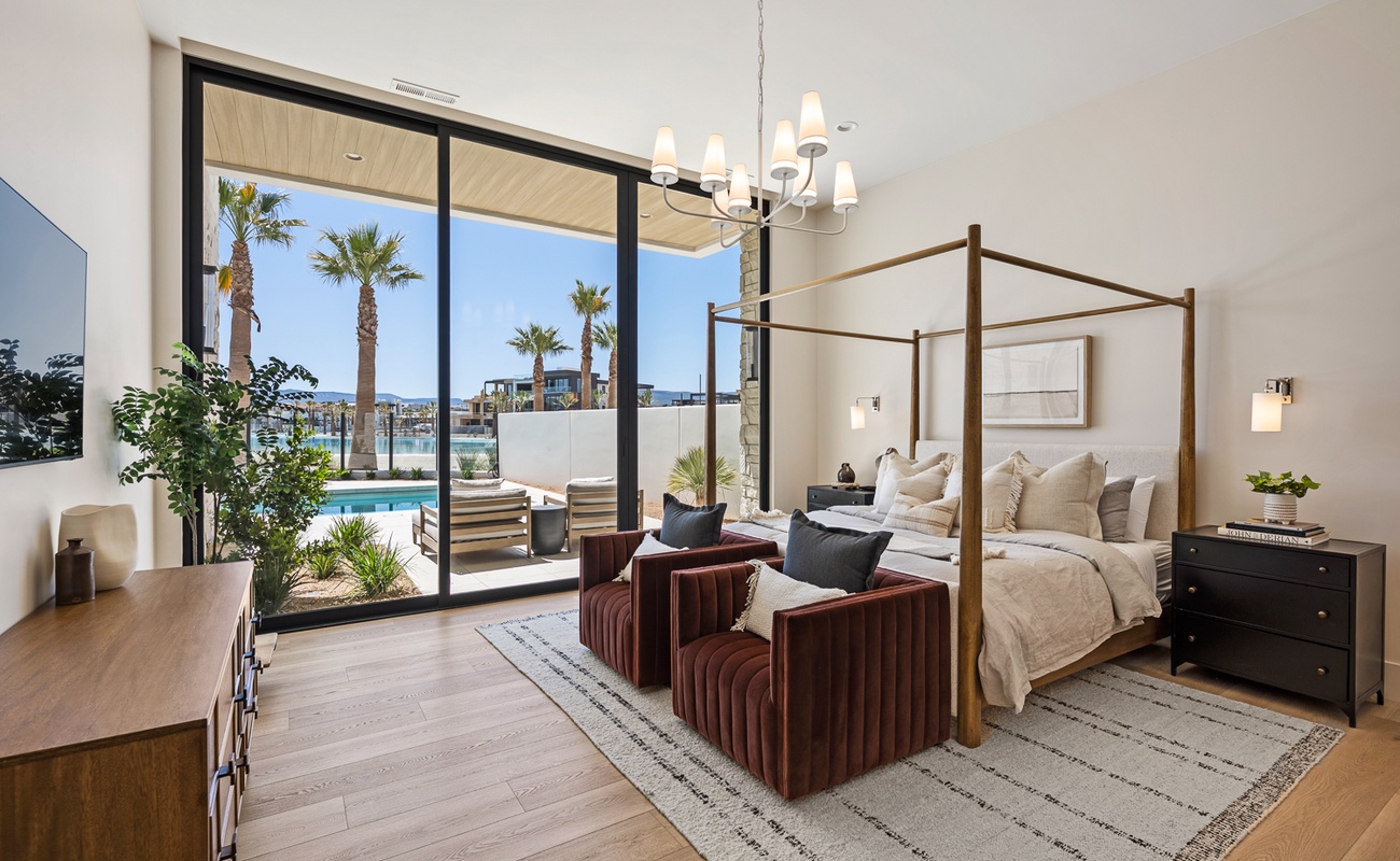 King Bed / Attached Bath