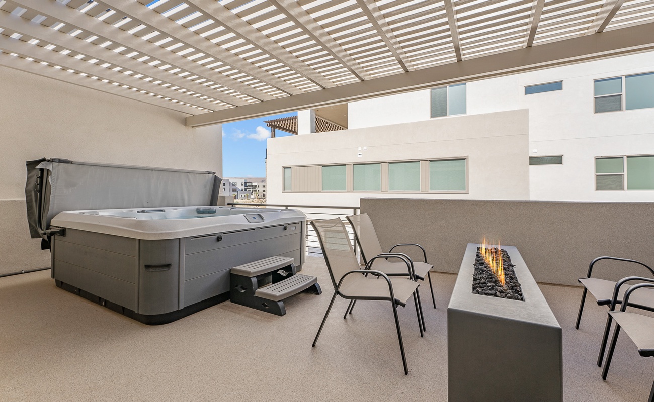 Private Hot Tub / Fire Table