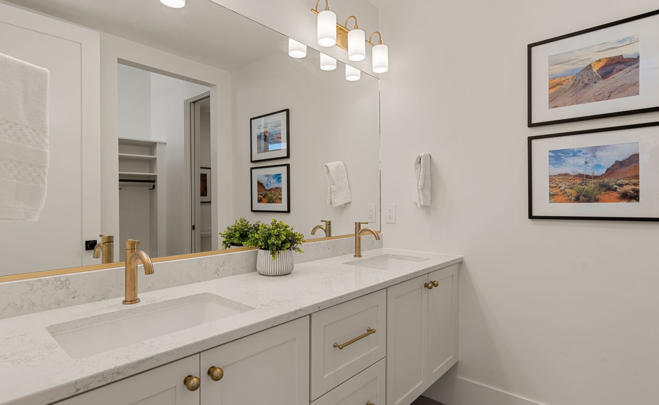 Unit B - Bathroom