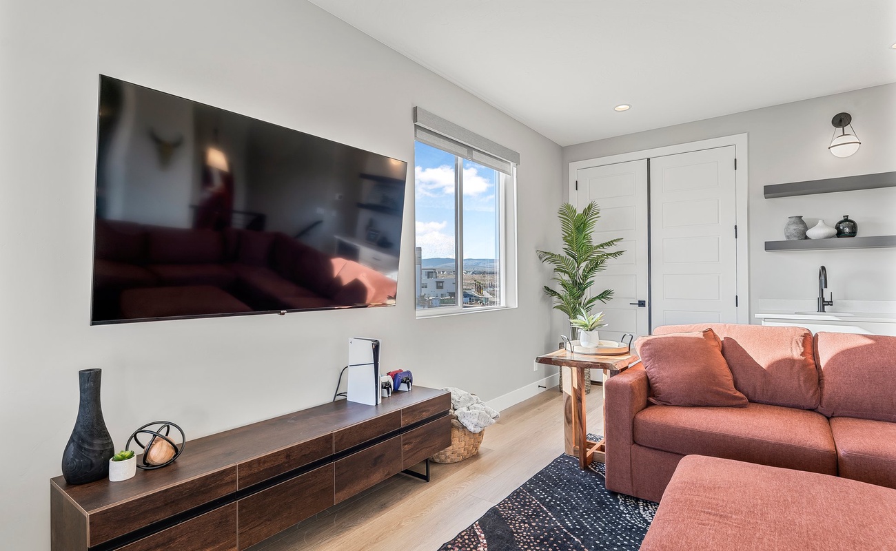 Upstairs Loft with Kitchenette