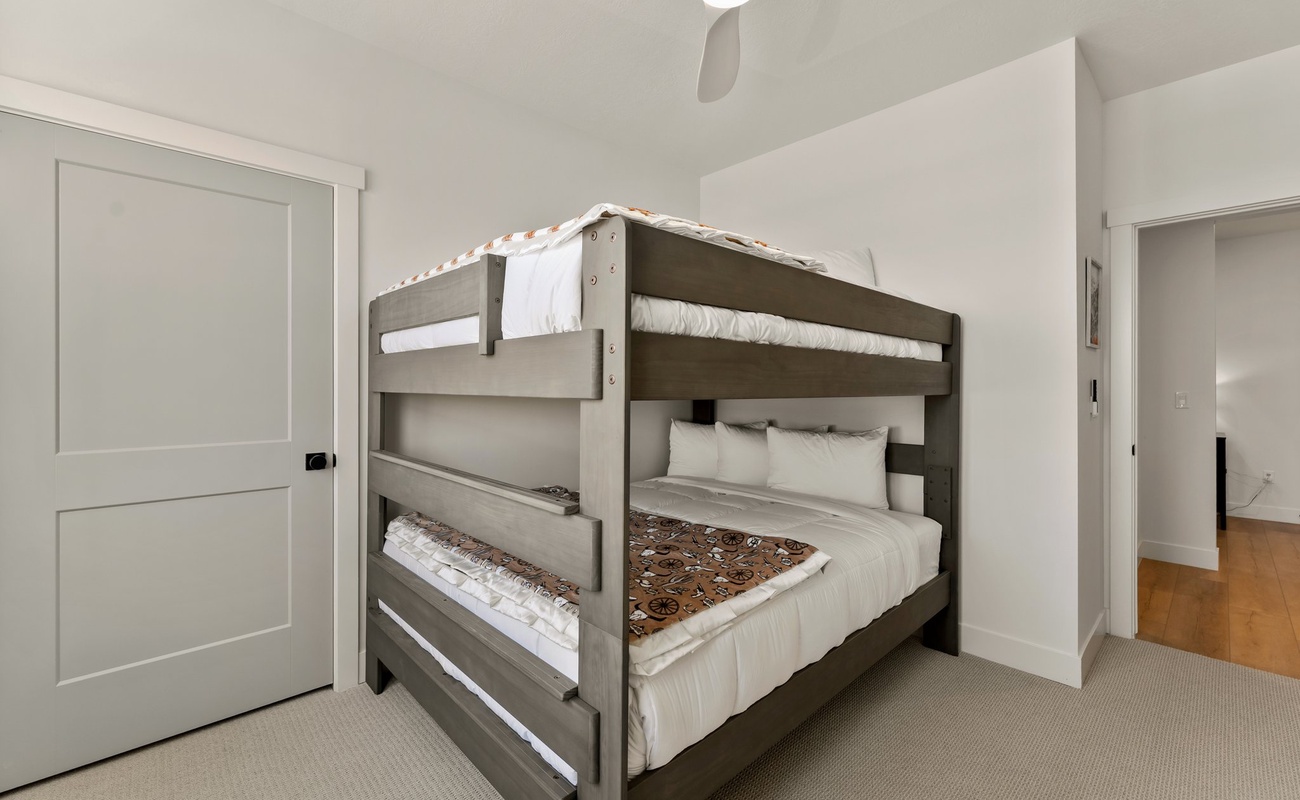 Queen/Queen Bunk Room
