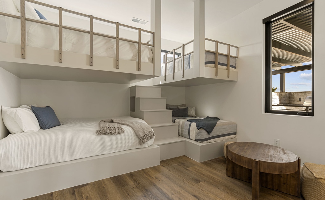 Unit B - Queen/Queen + Twin/Twin Bunks