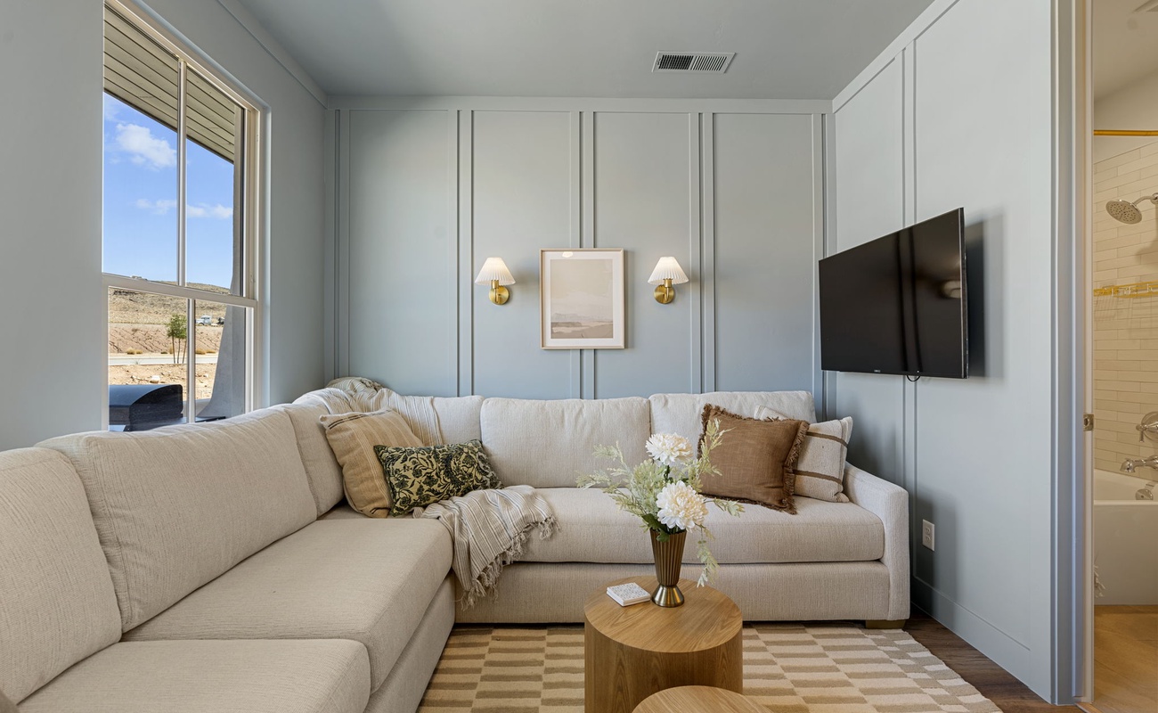 Bedroom 4: Family Room + Double Sofa Sleeper/Attached Bath