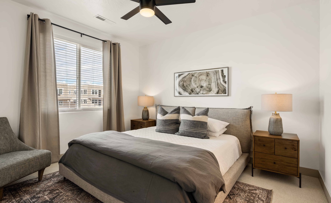 Unit 2 Queen Bedroom