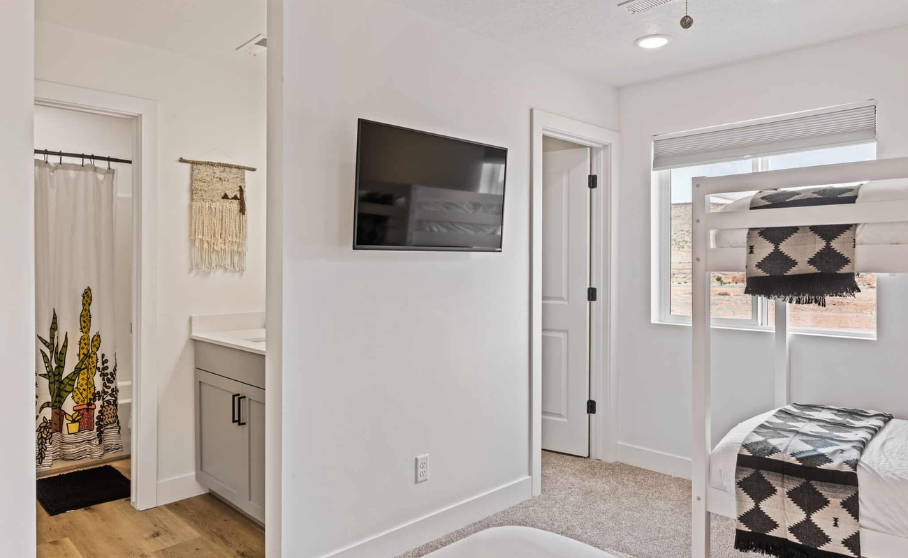 Queen Bed and Twin/Twin Bunk/Attached Bath