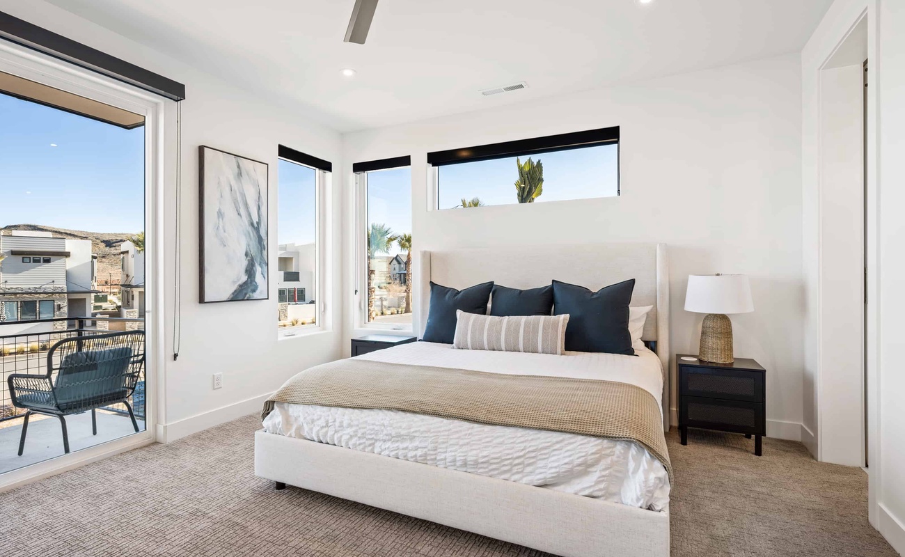 King Bed / Attached Bath