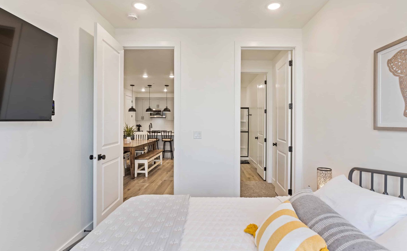 1st Floor Master King Bedroom