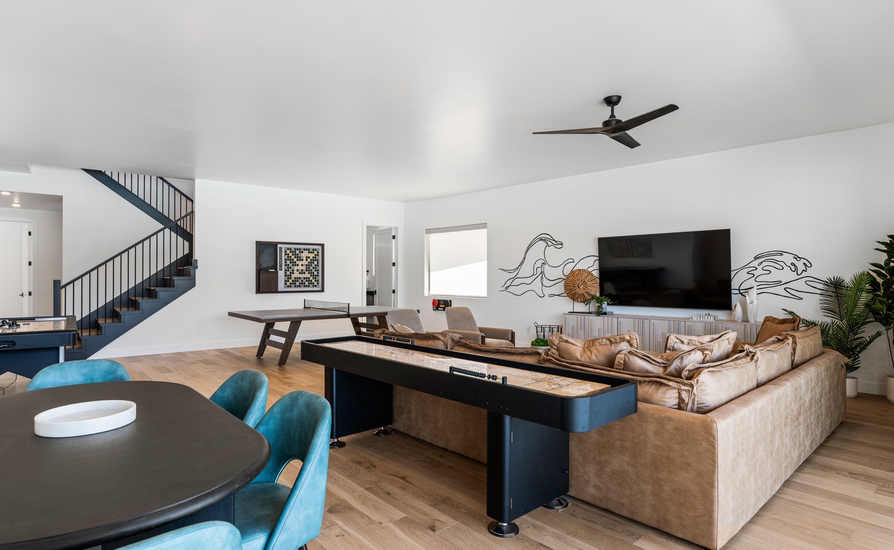 Game Room Loft, Shuffleboard, Ping Pong, Foosball