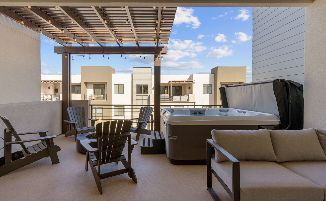 Private Hot Tub + Fire Pit