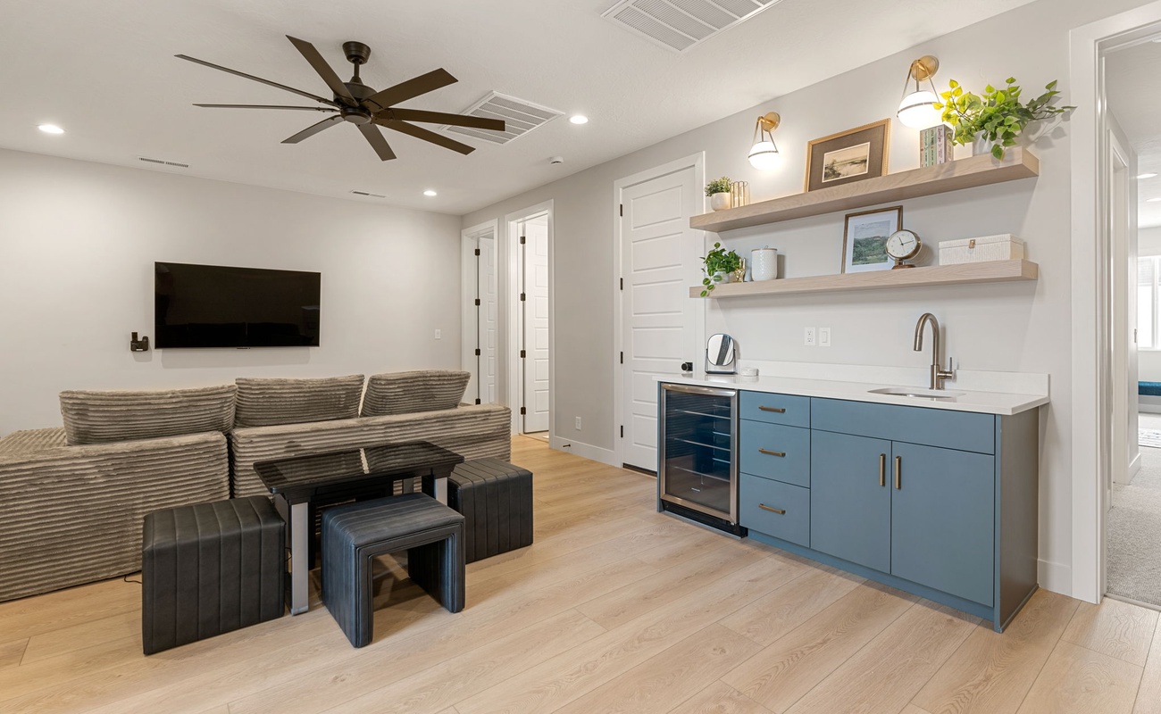 Family Room (Electric Game Table)