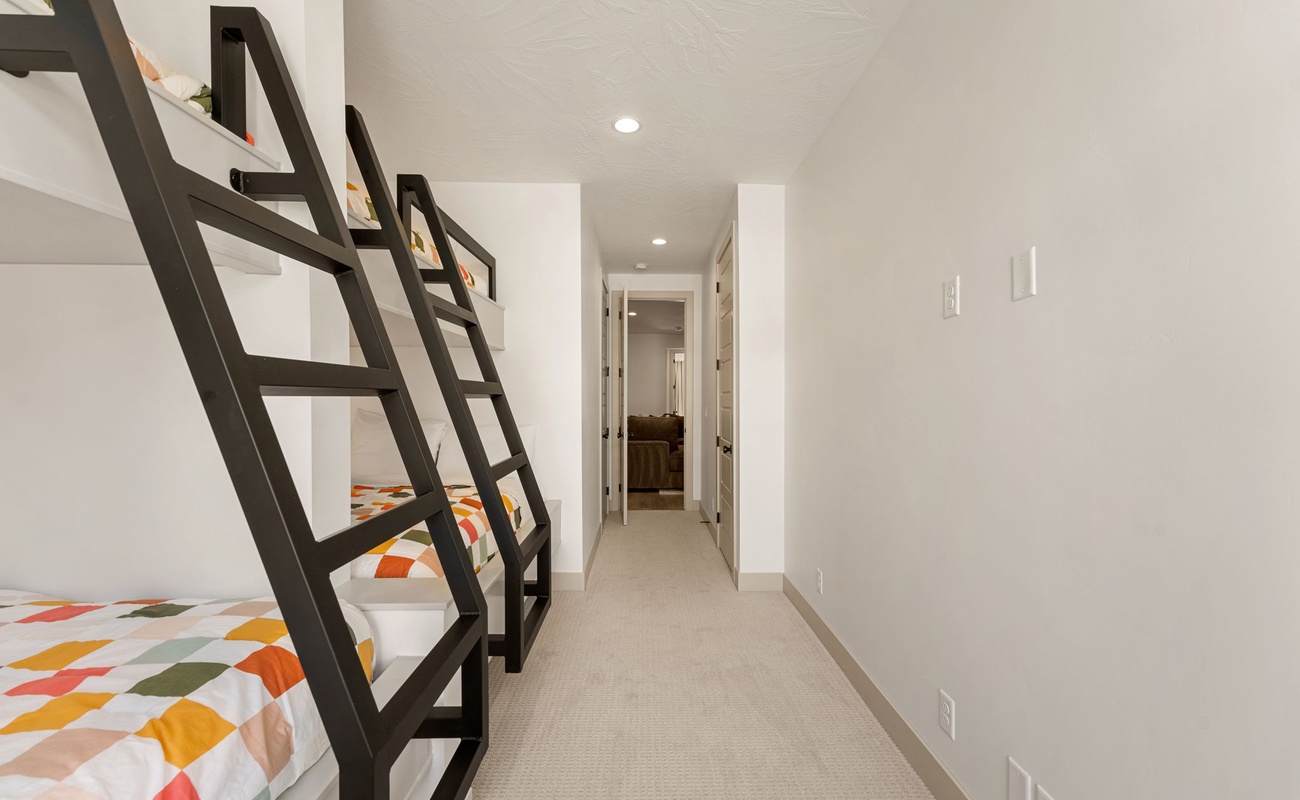2 Twin/Double Bunks