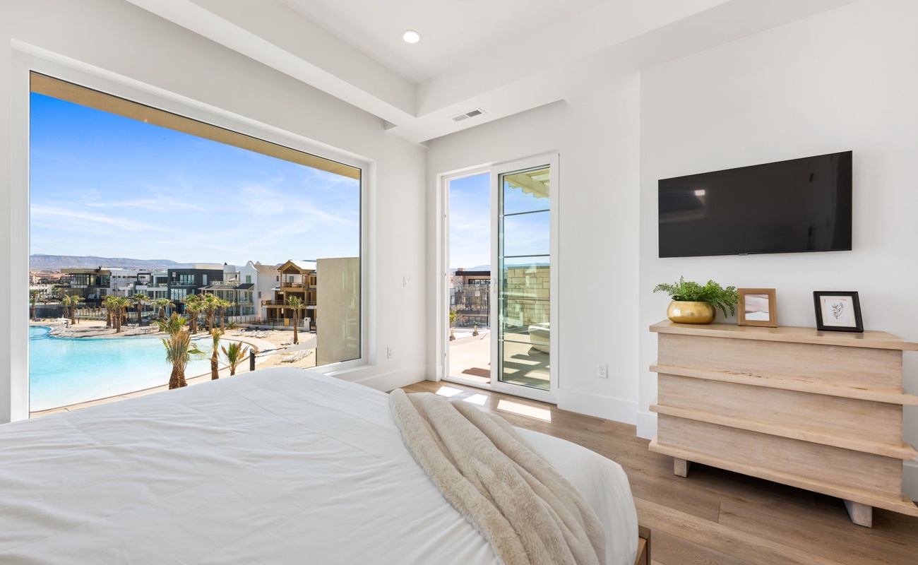 King Bedroom with Lagoon Views