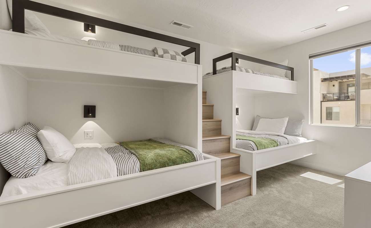 2 Twin/Double Bunks