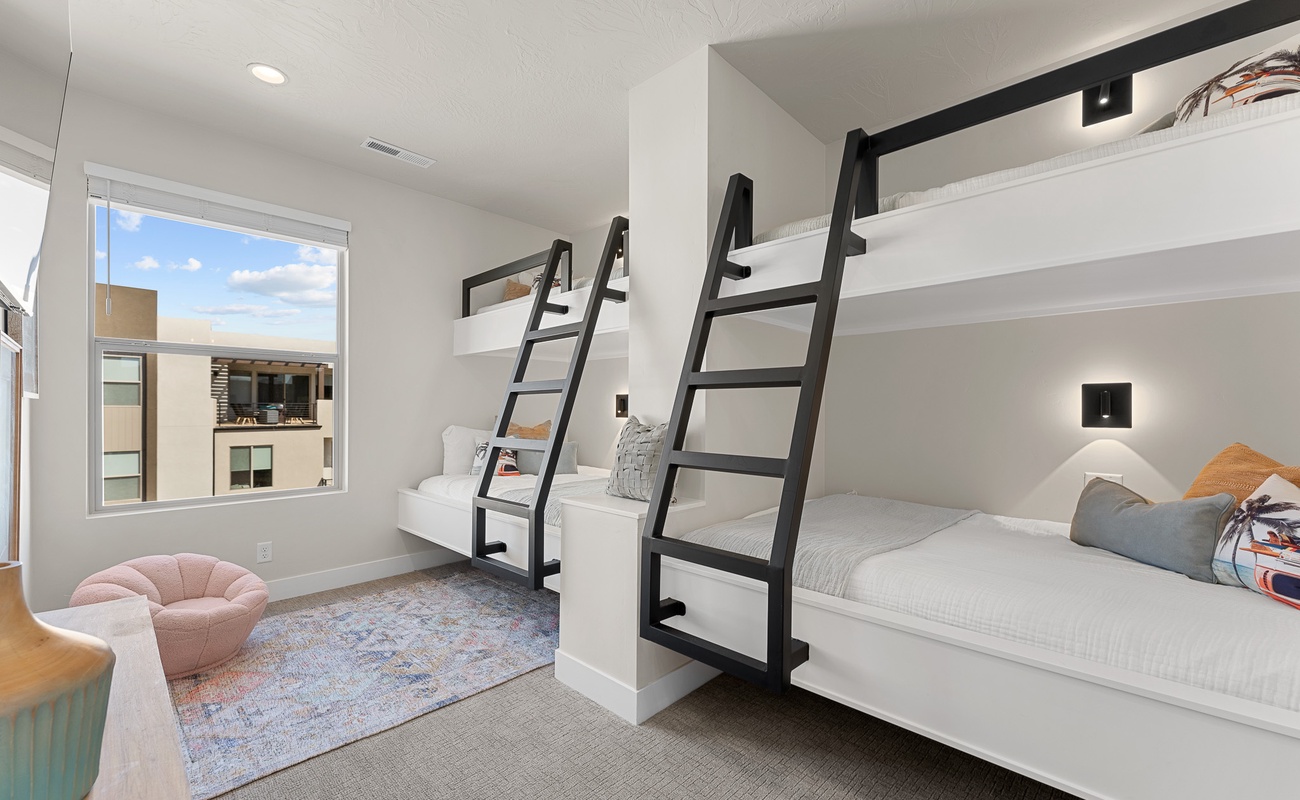 Bunk Room - 2 T/D Bunks