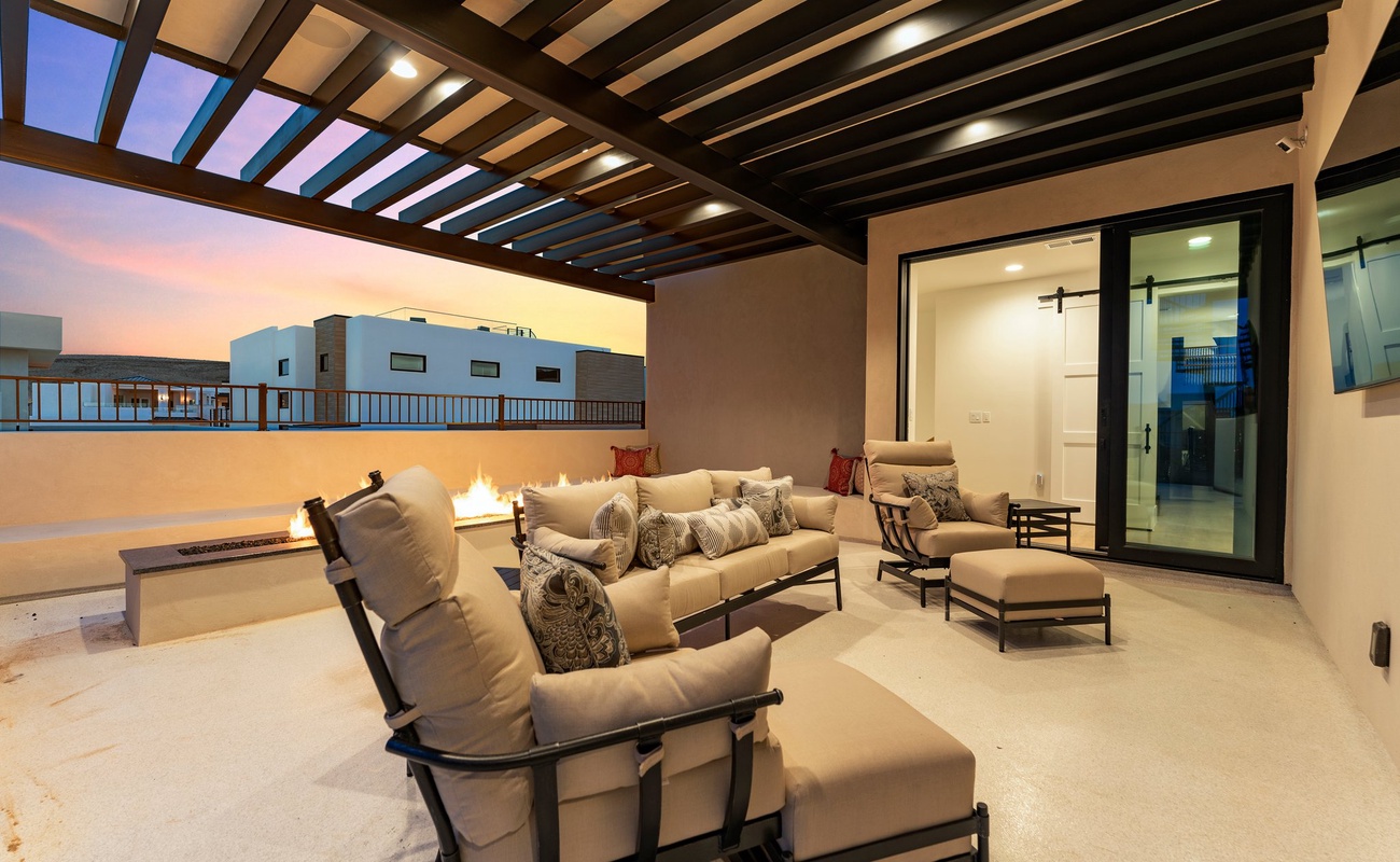 Cover Deck Seating and Fire Table