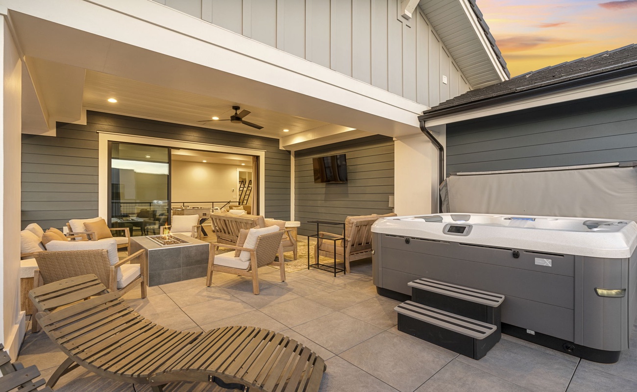 Private Hot Tub + Fire Table