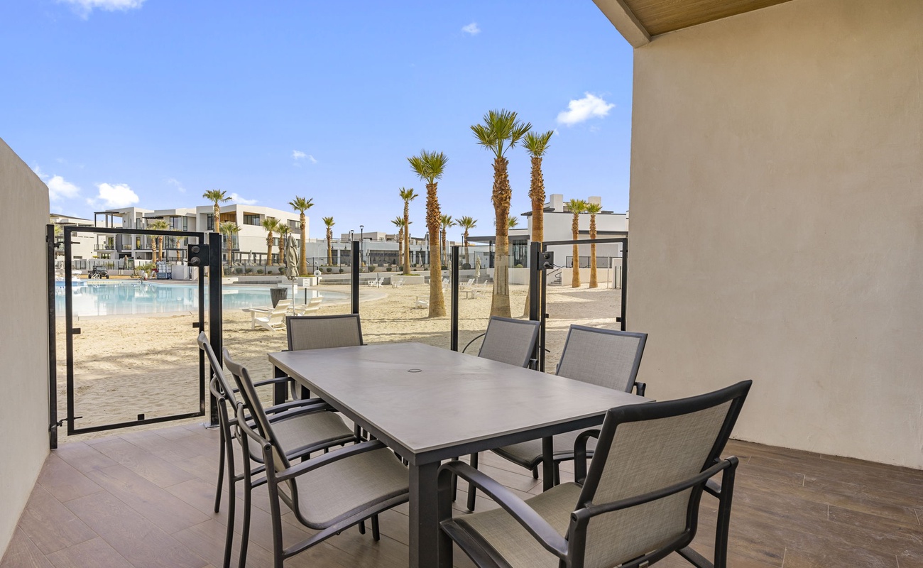 Unit C - Outdoor Dining