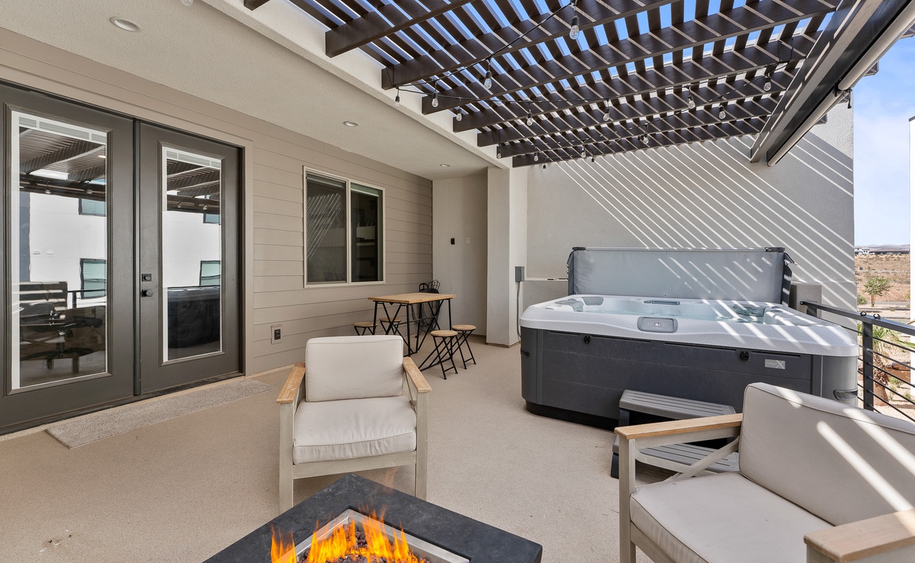 Upper Deck with Private Hot Tub & Firepit