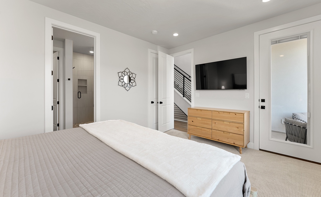 King Bedroom 2nd Floor