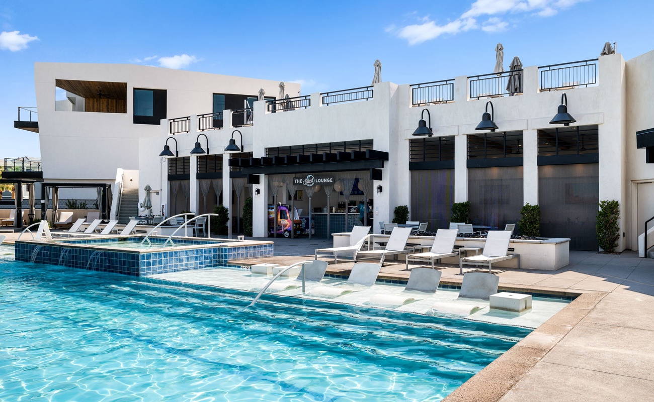 Pool and Splash Lounge