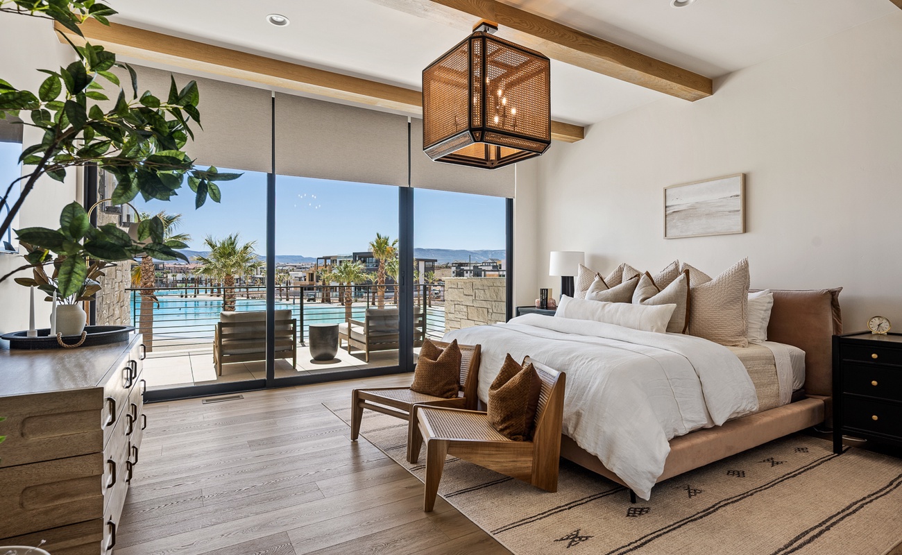 King Bed / Attached Bath