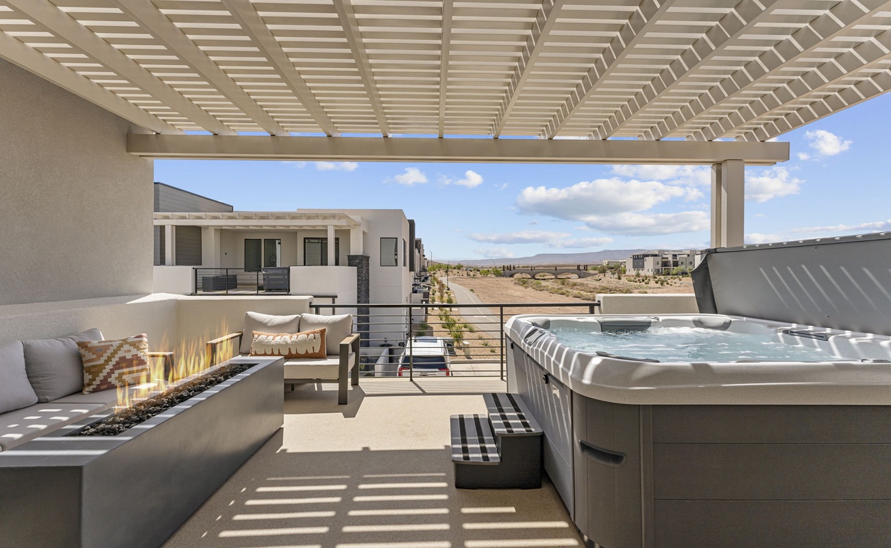 Private Hot tub + Fire Pit