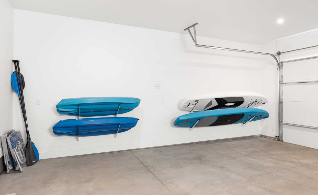 Garage and Amenities