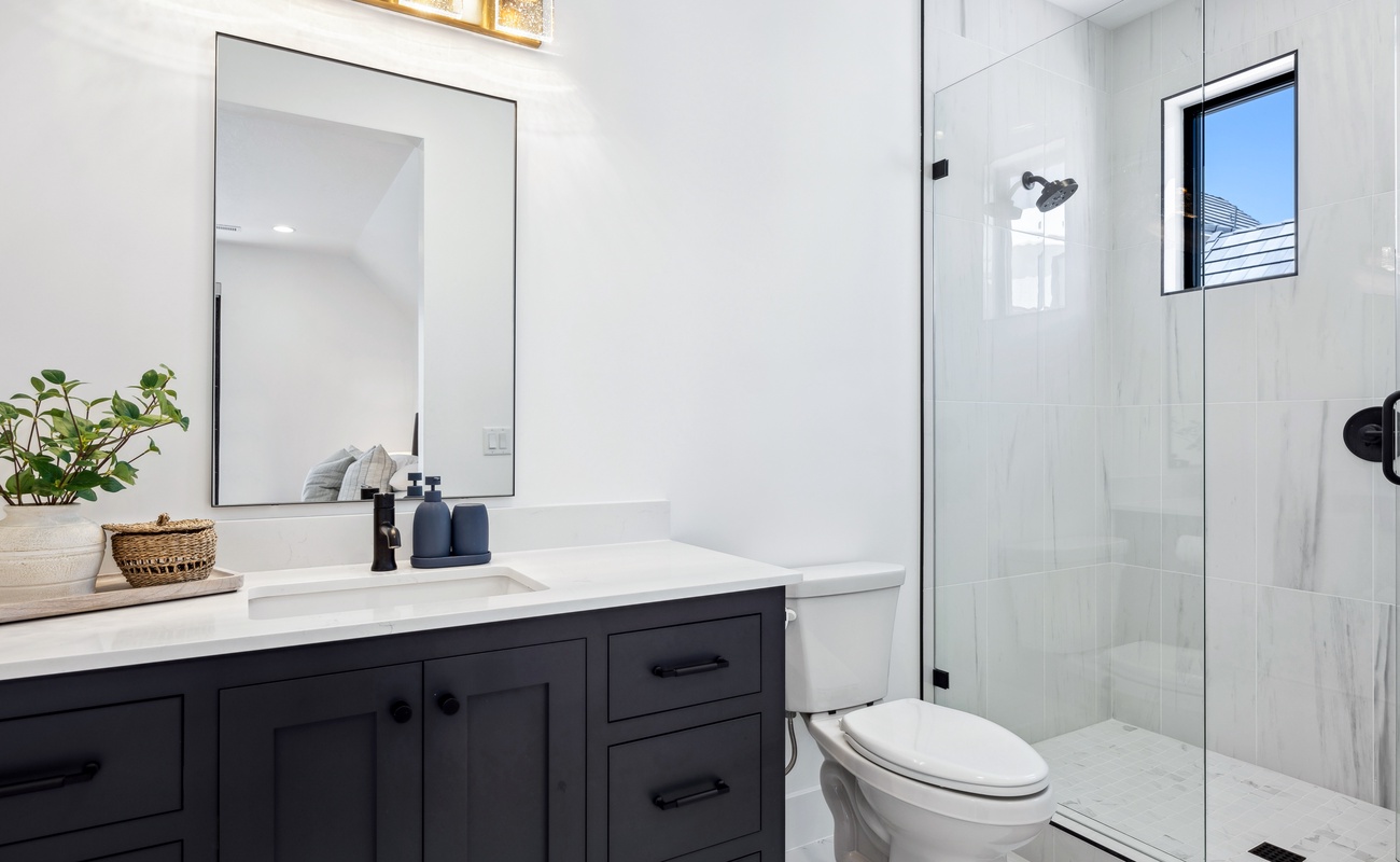 King Bedroom / Attached Bath