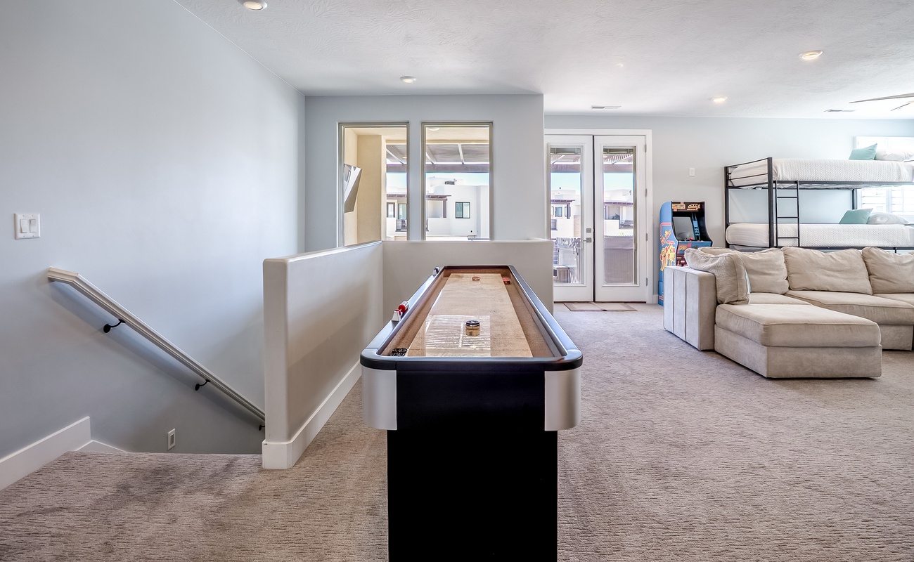 Shuffleboard table