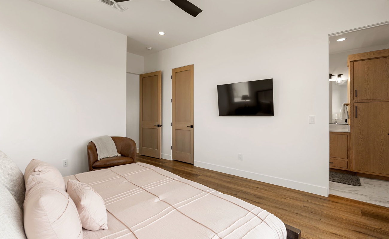 Unit C - King Bedroom