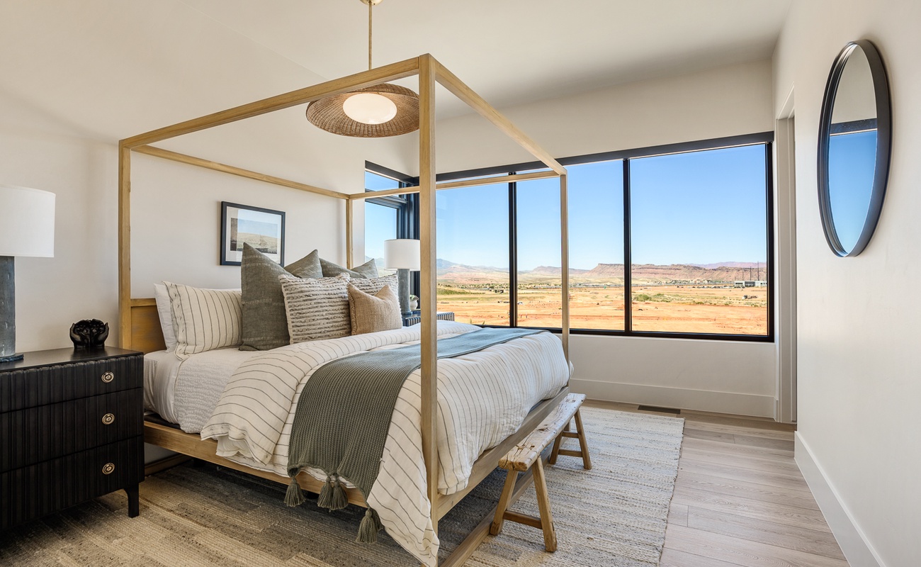 King Bed / Attached Bath