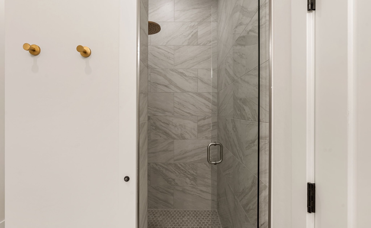 Unit B - Bathroom