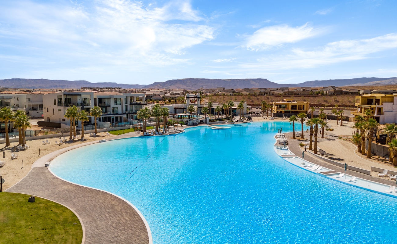 Desert Color Resort Lagoon\