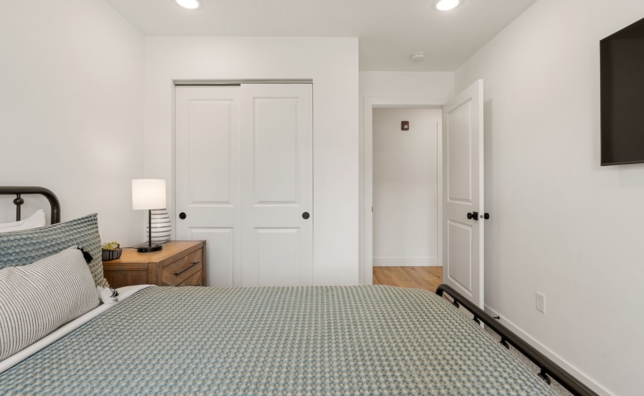 Queen Bedroom