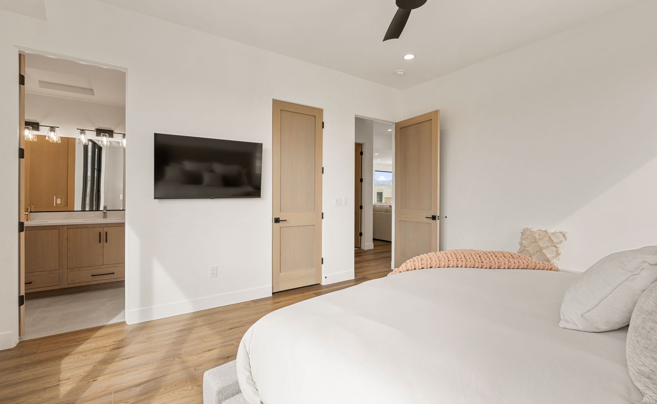 Unit C - King Bedroom