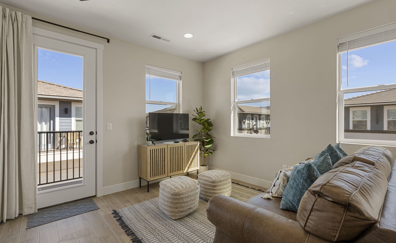 Detached Casita- Living Area + Sofa Sleeper