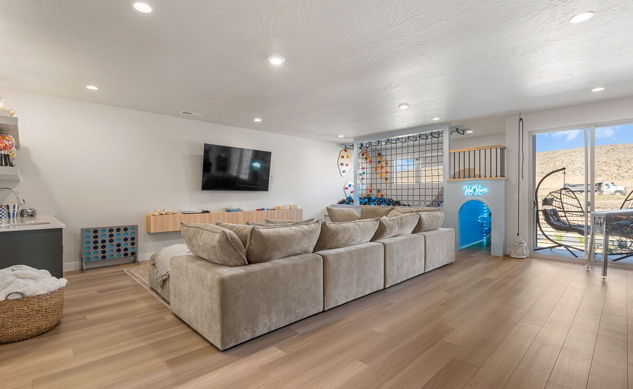 2nd Floor Family Room