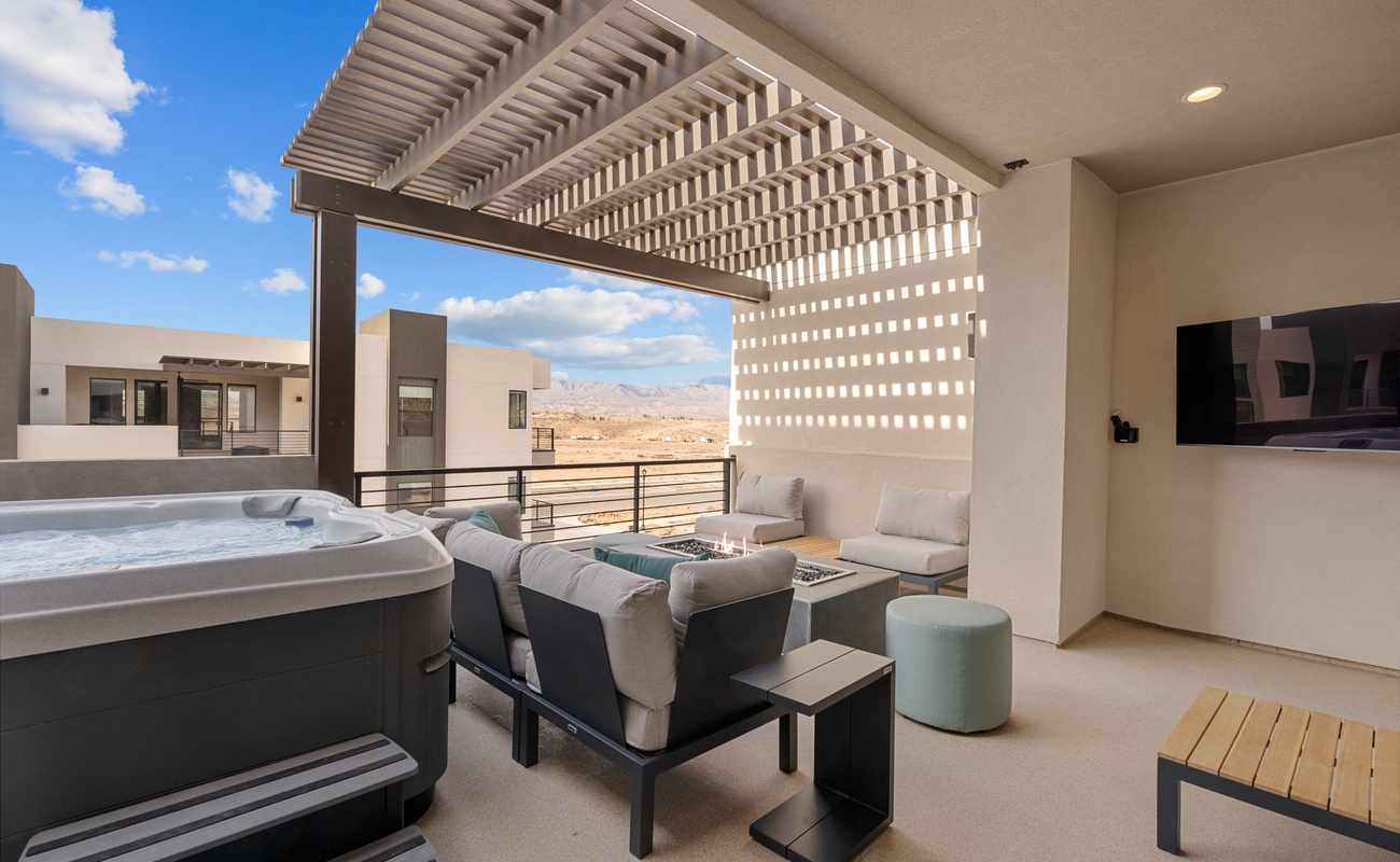 Private Hot Tub + Fire Table