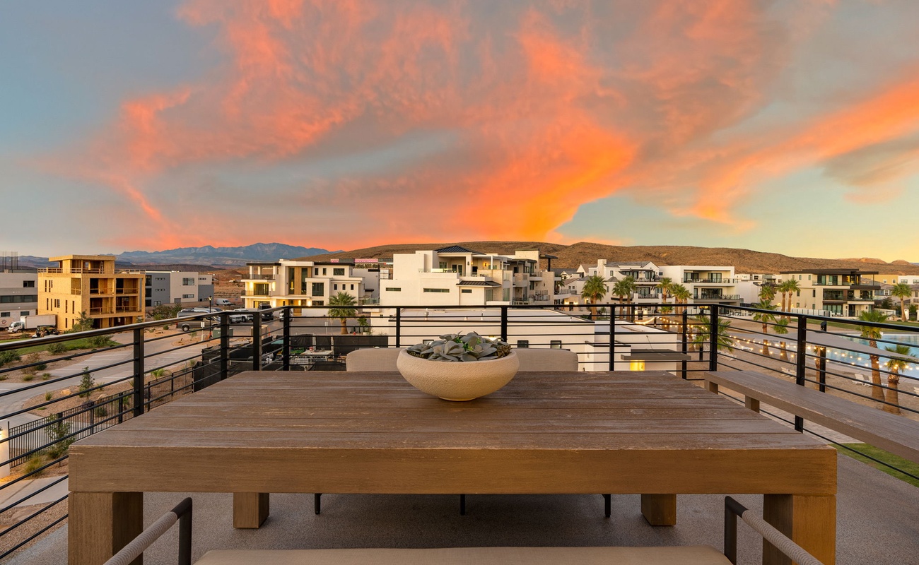 Outdoor Dining with View of the Lagoon