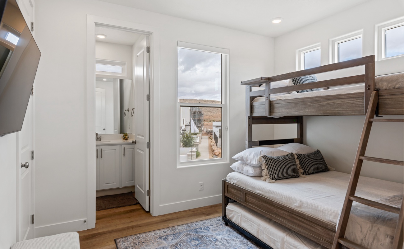 Master Bedroom 5 with Twin / Full and Twin Trundle