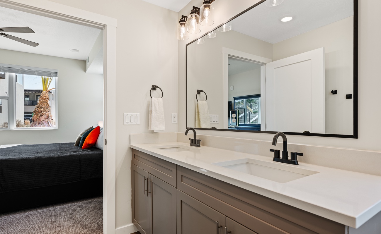 Attached King Bathroom