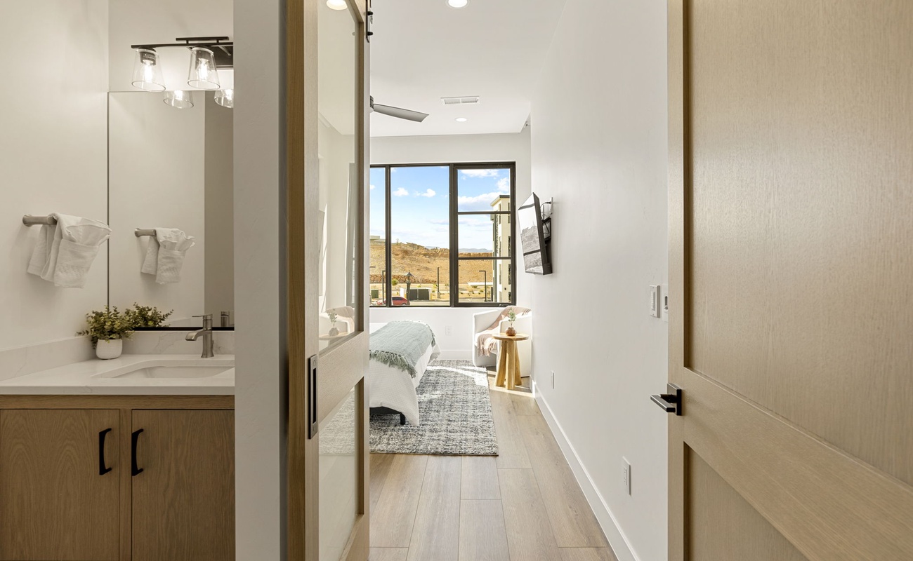 Unit B - Bathroom