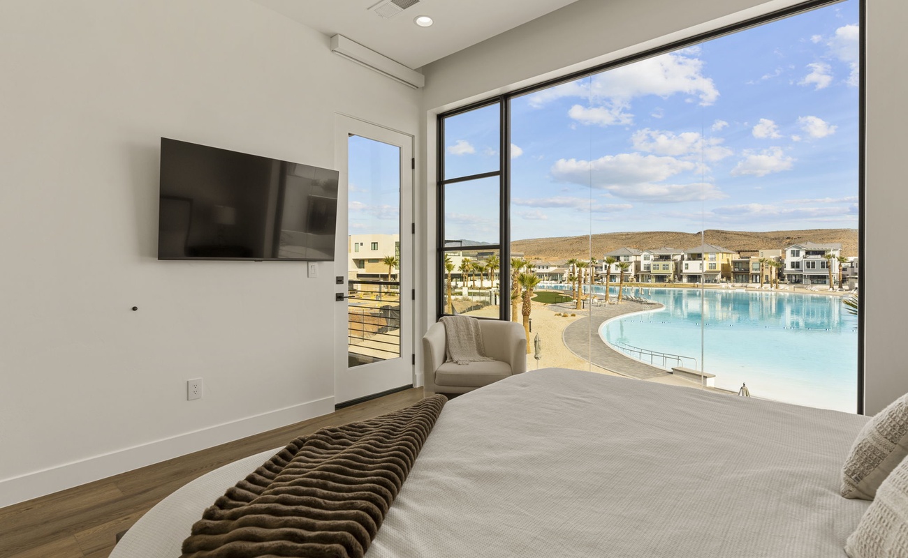 Unit B - King Bedroom