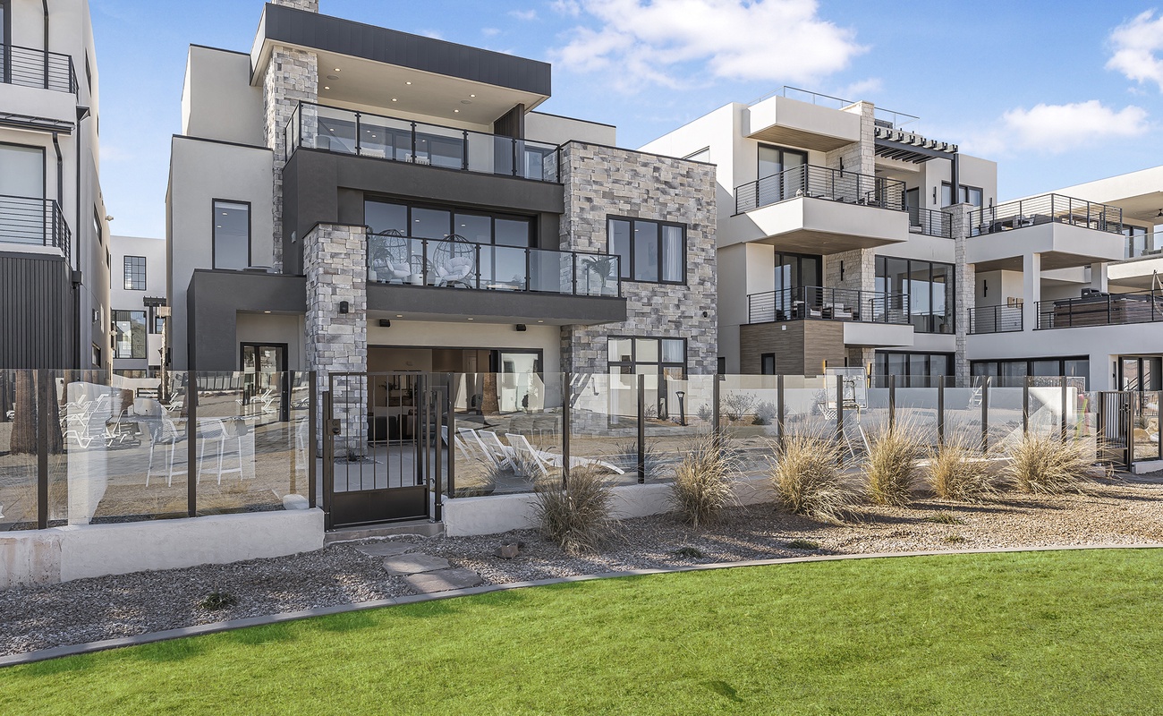 Access to Lagoon / Back of Unit