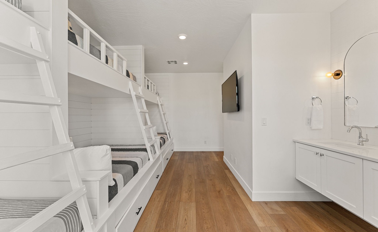 3 Twin/Double Bunks + 3 Double Trundles